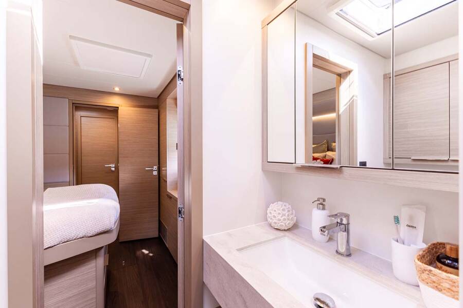 Lagoon 55 Valinor (Crewed)