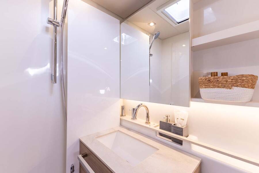 Lagoon 55 Valinor (Crewed)