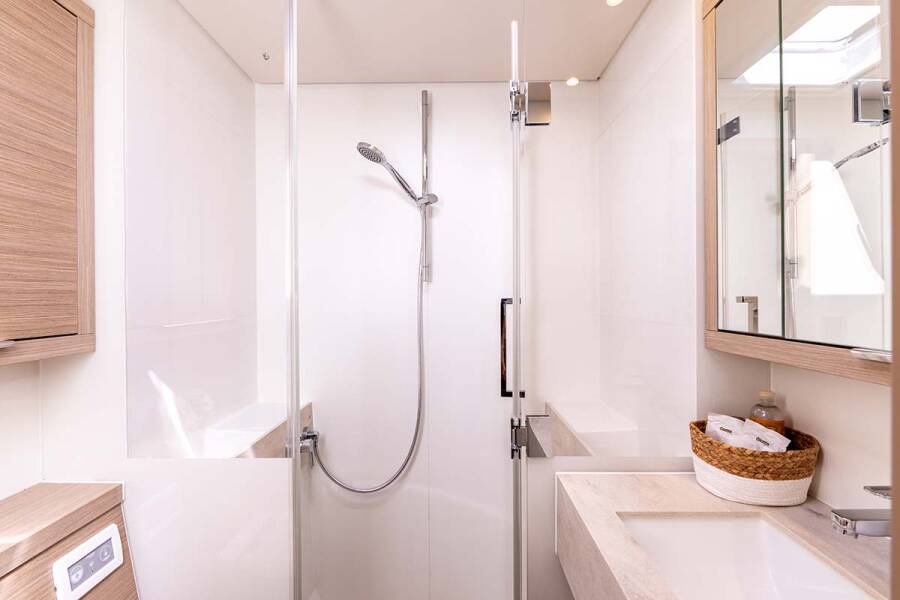 Lagoon 55 Valinor (Crewed)
