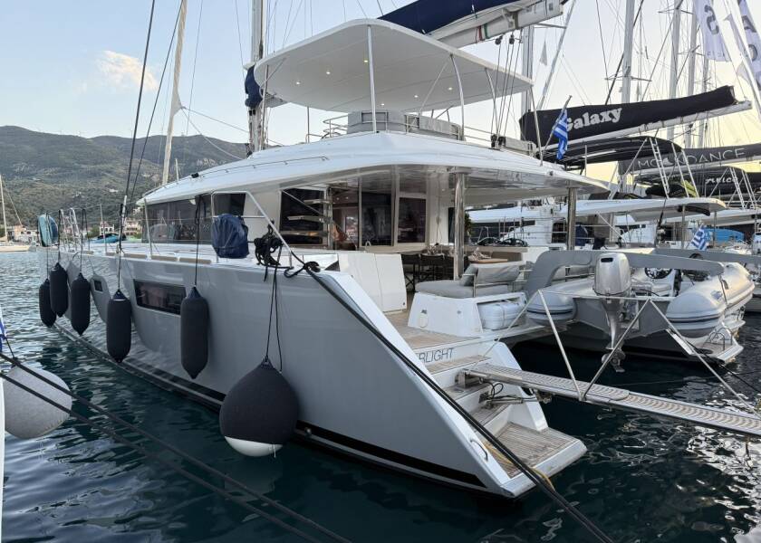 Lagoon 560 S2 Starlight (Crewed) 
