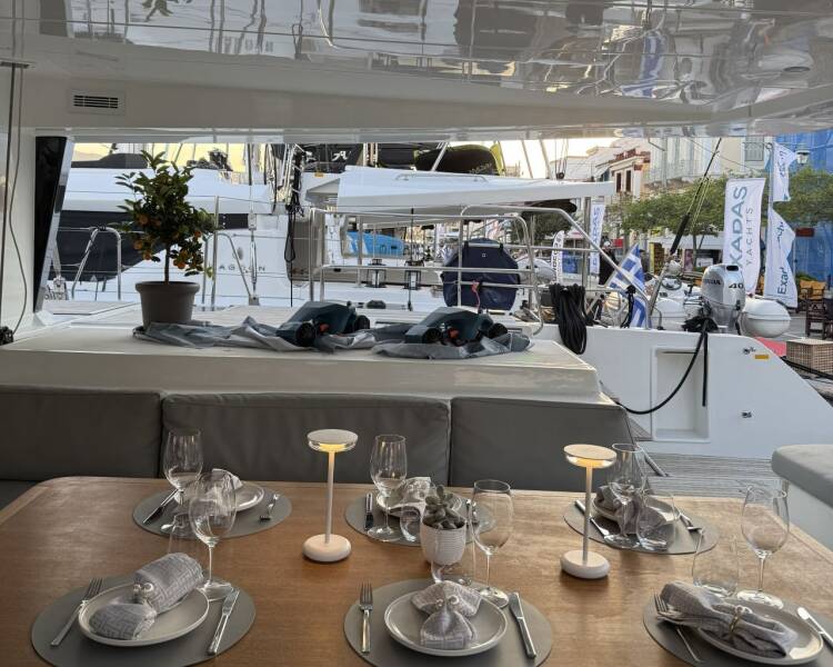 Lagoon 560 S2 Starlight (Crewed) 