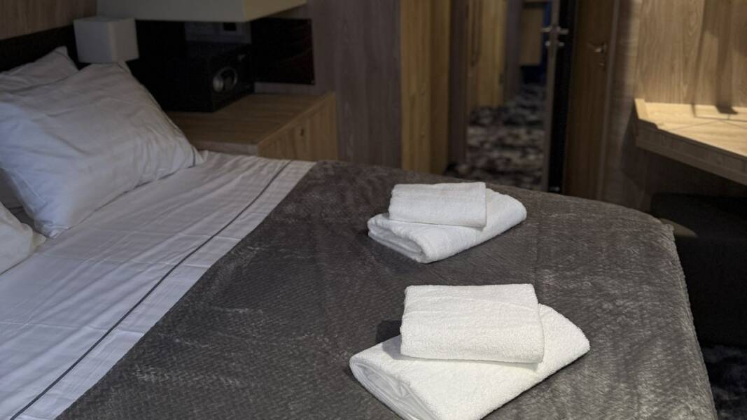 Lagoon 560 S2 Starlight (Crewed) 