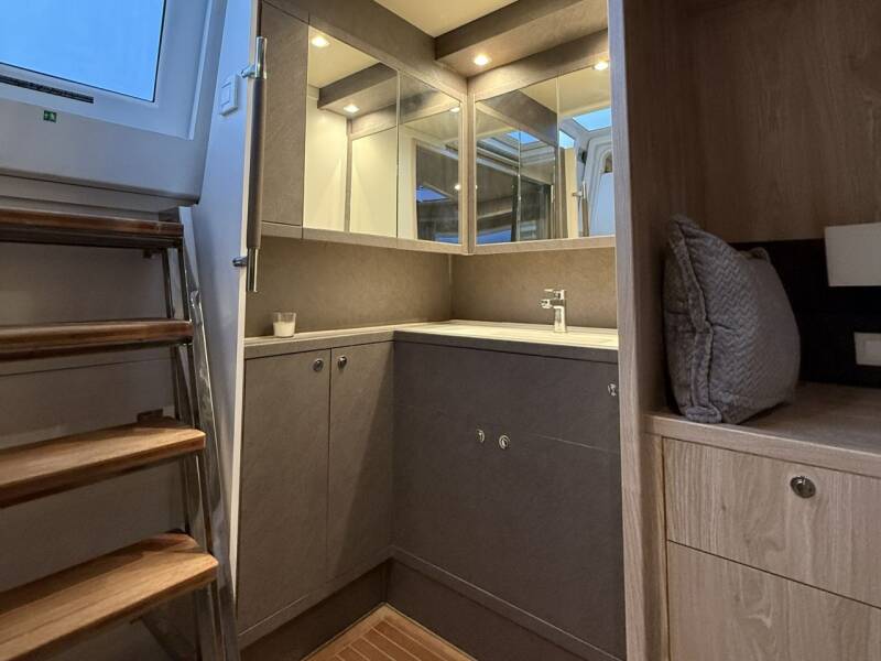 Lagoon 560 S2 Starlight (Crewed) 