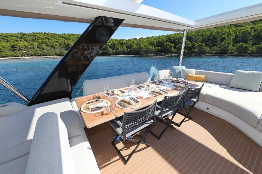 Lagoon Sixty 7 Mastermind