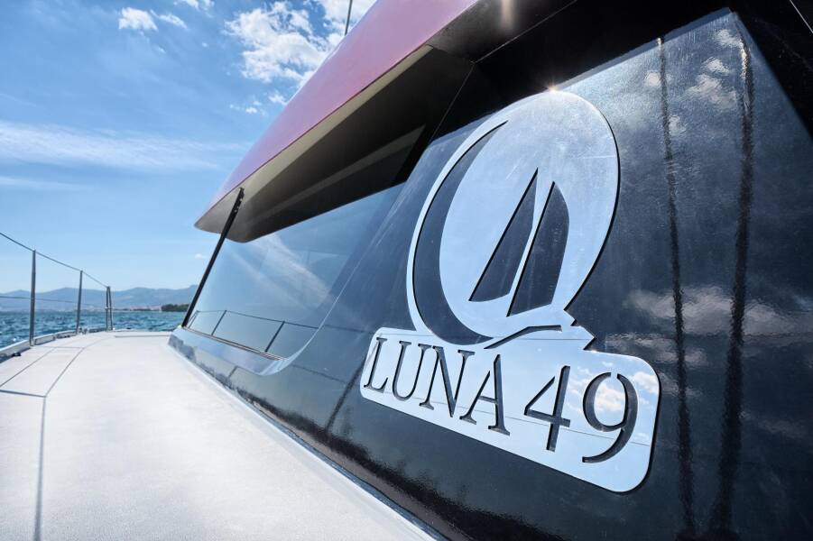 Luna 49 Red