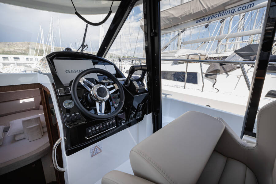 Merry Fisher 895 Offshore Shearwater