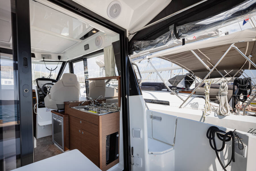 Merry Fisher 895 Offshore Shearwater