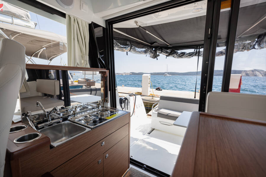 Merry Fisher 895 Offshore Shearwater