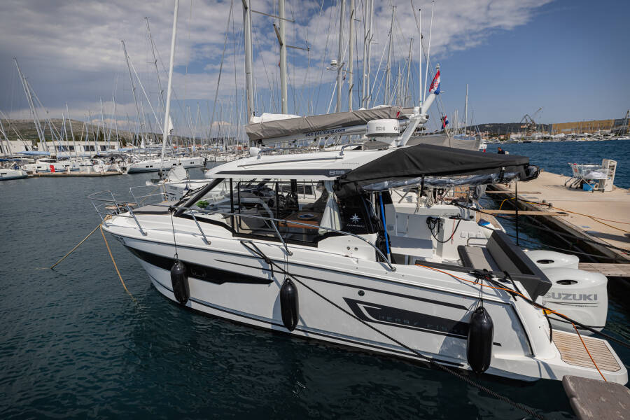 Merry Fisher 895 Offshore Shearwater