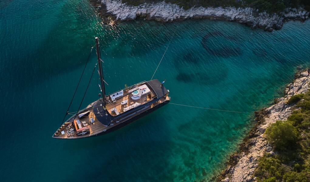 M/S Rara Avis Rara Avis