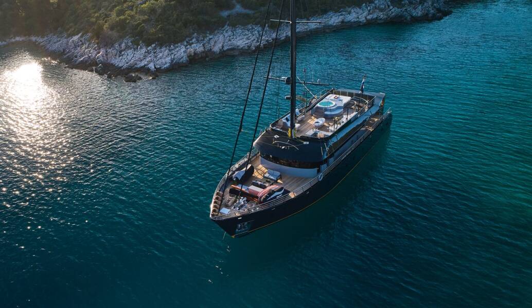 M/S Rara Avis Rara Avis