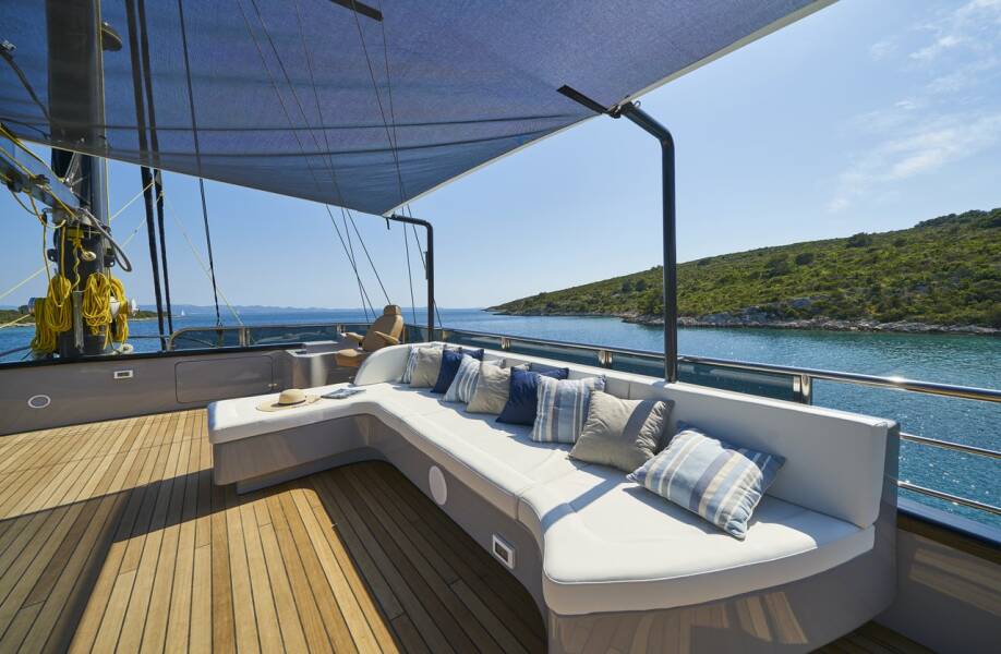 M/S Rara Avis Rara Avis