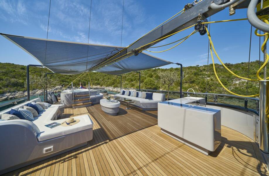 M/S Rara Avis Rara Avis
