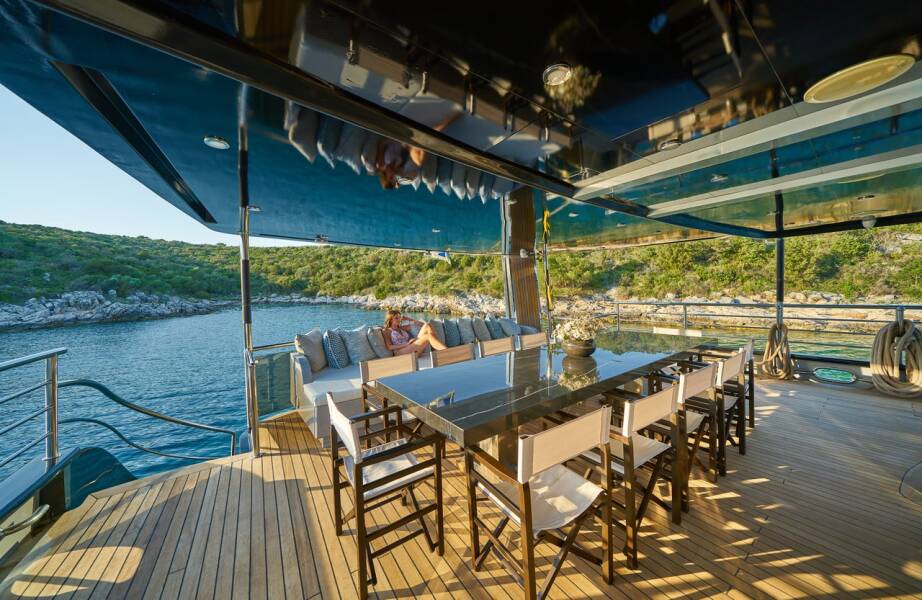 M/S Rara Avis Rara Avis