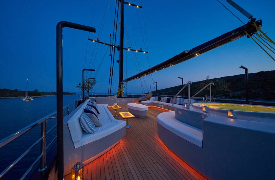 M/S Rara Avis Rara Avis