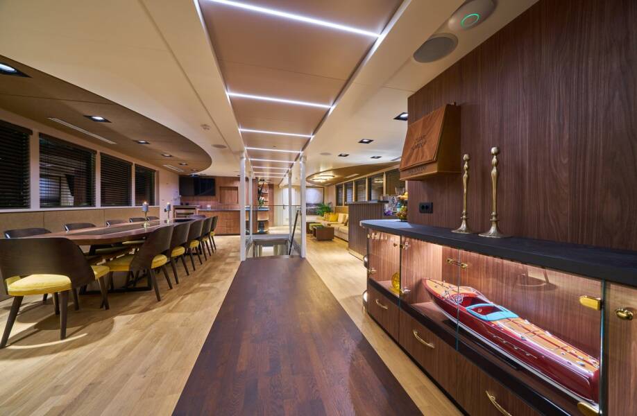 M/S Rara Avis Rara Avis