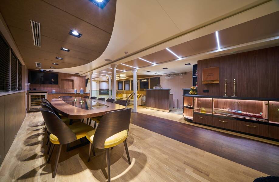 M/S Rara Avis Rara Avis