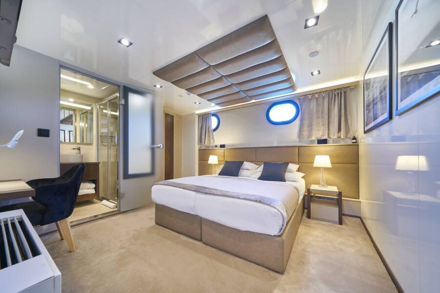 M/S Rara Avis Rara Avis