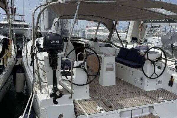 Oceanis 37.1 Karyatis