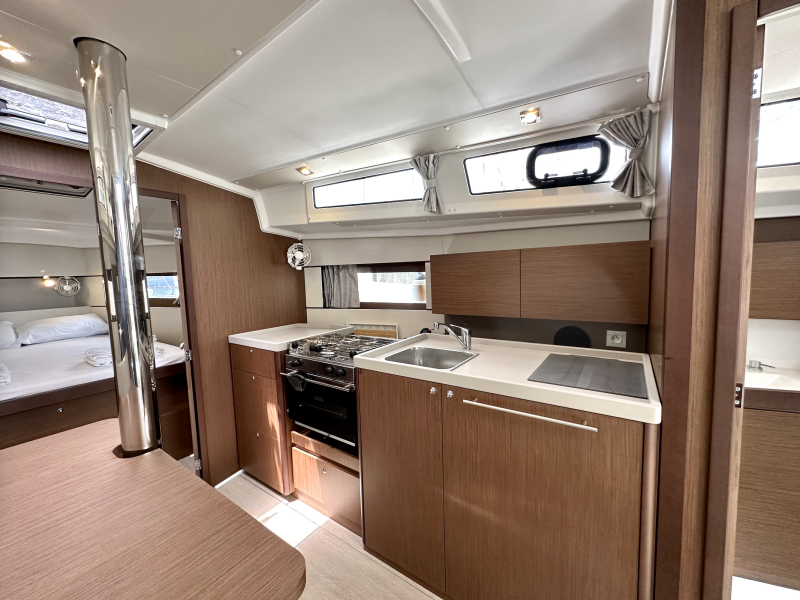 Oceanis 38.1 Sail Pride