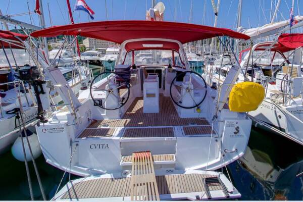 Oceanis 38.1 Cvita