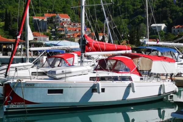 Oceanis 38.1 Teodora