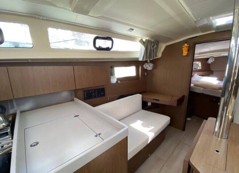 Oceanis 41.1 Alma Libre V