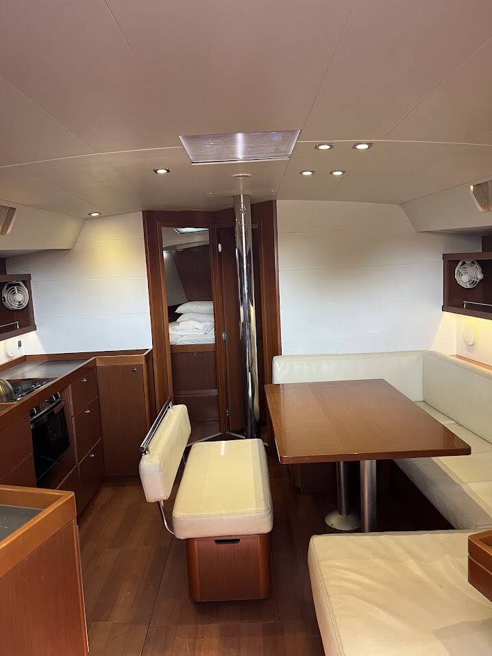 Oceanis 45 Beautiful Love