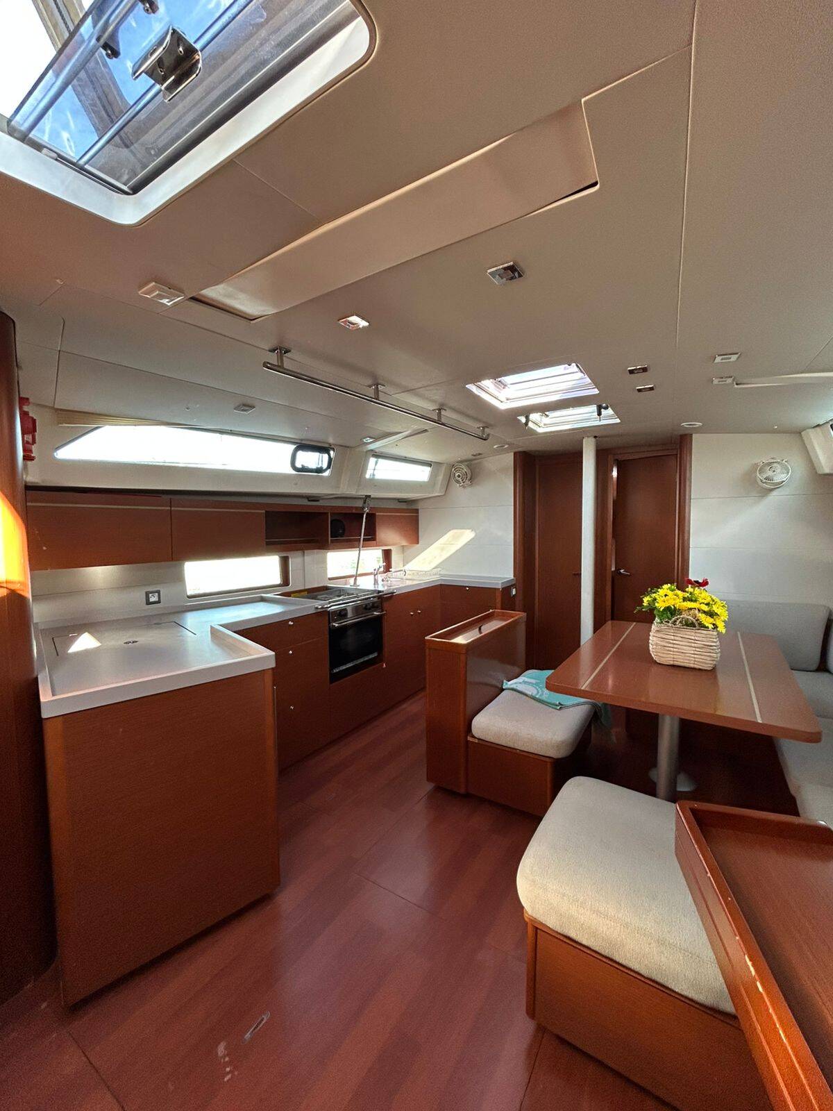 Oceanis 46.1 Blue Satellite