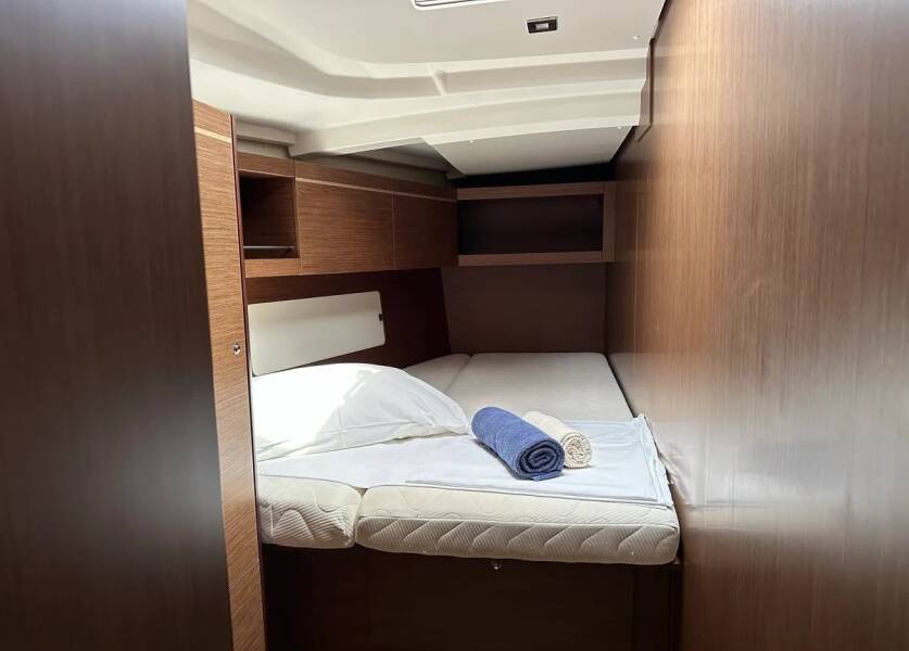 Oceanis 46.1 Blue sky