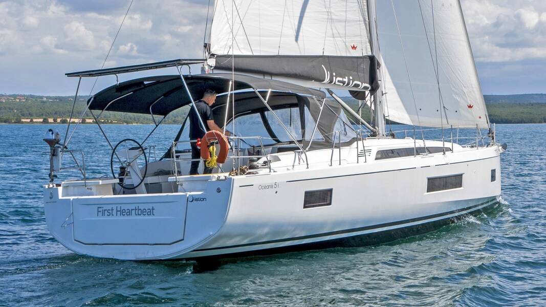 Oceanis 51.1 First Heartbeat