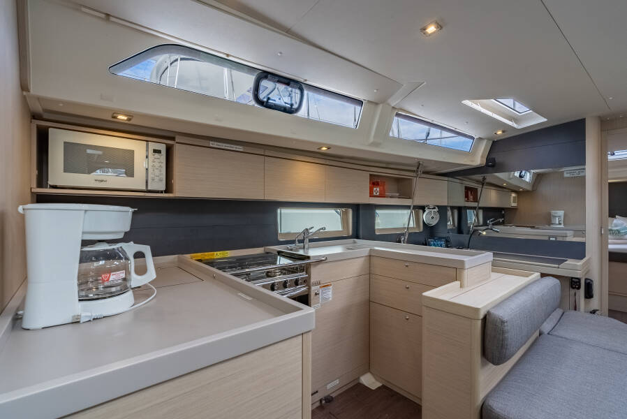 Oceanis 51.1 Sunday Girl