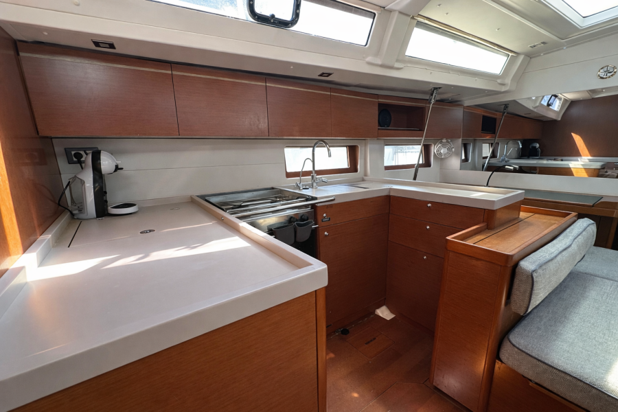 Oceanis 51.1 Velvet Dice