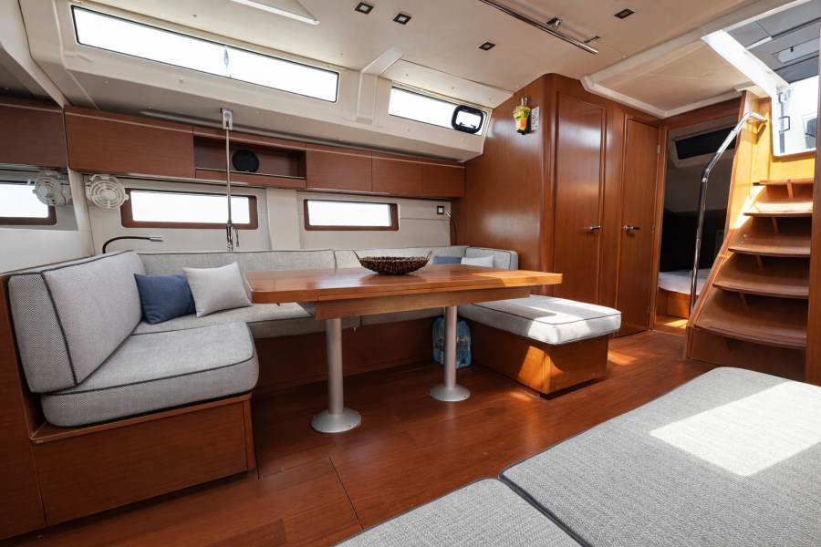 Oceanis 51.1 Velvet Dice