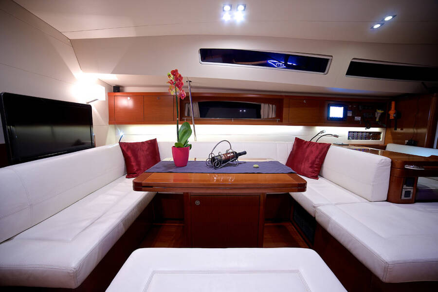 Oceanis 58 Queen Axiera