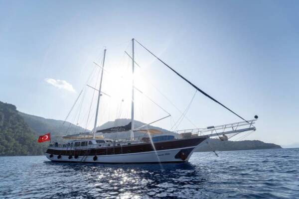 Queen Lila Queen Lila