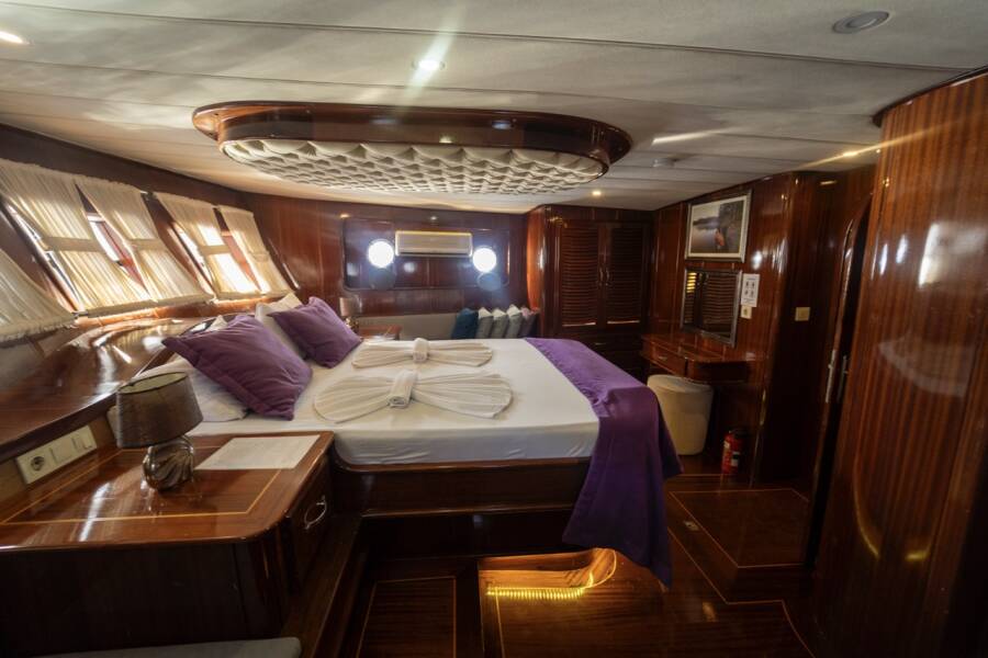 Queen Lila Queen Lila