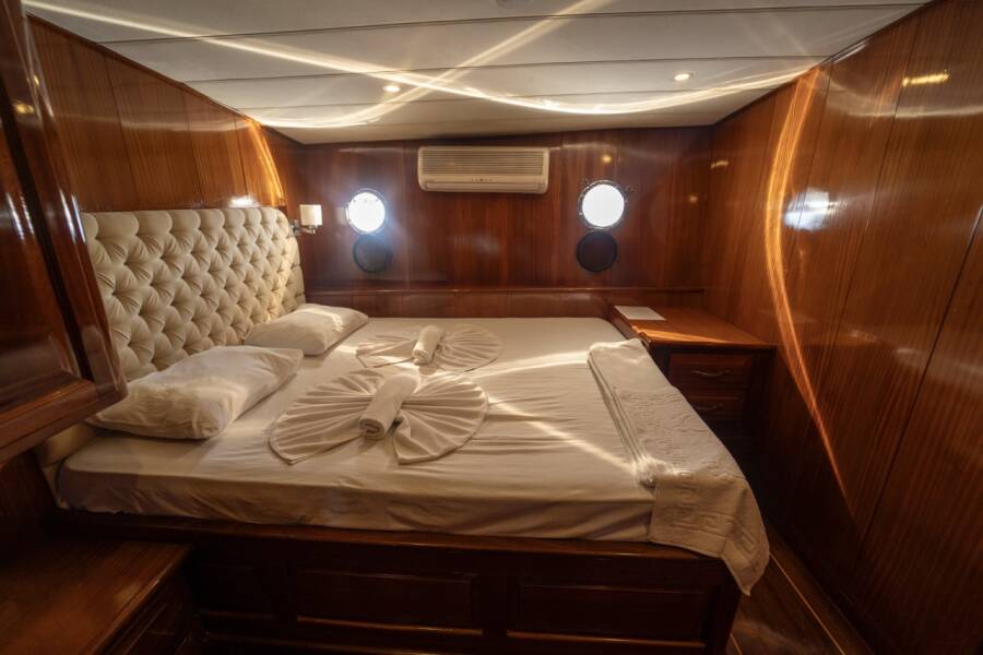 Queen Lila Queen Lila