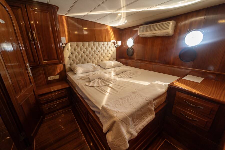 Queen Lila Queen Lila