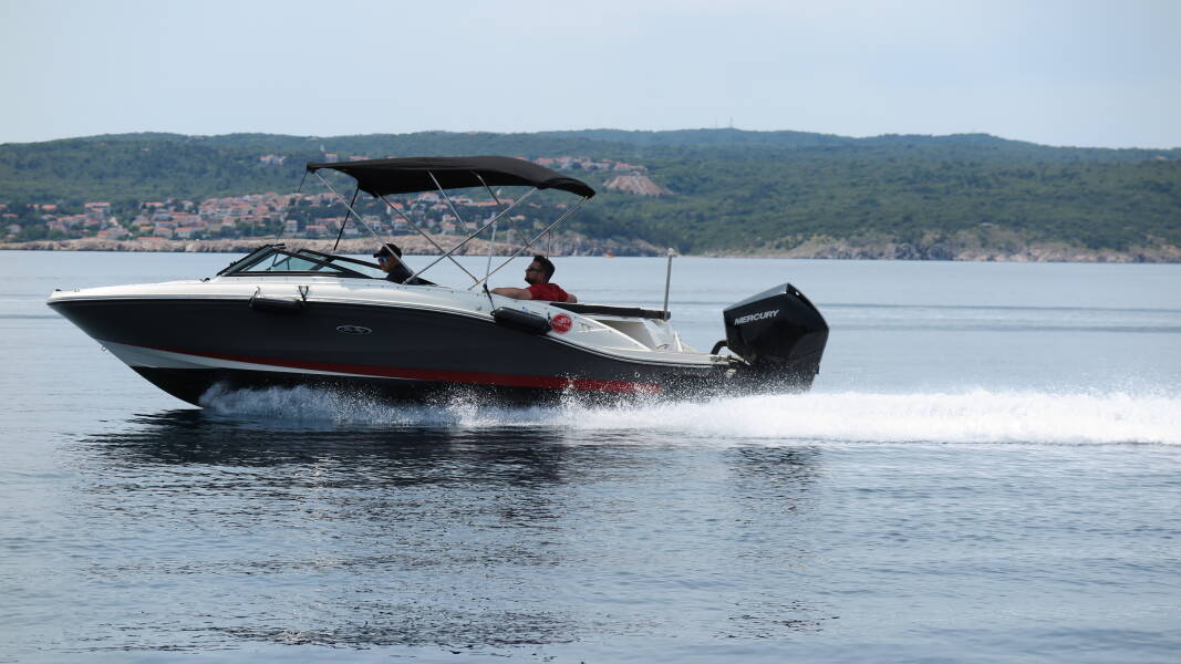Sea Ray SPX 210 Sea Ray SPX 210