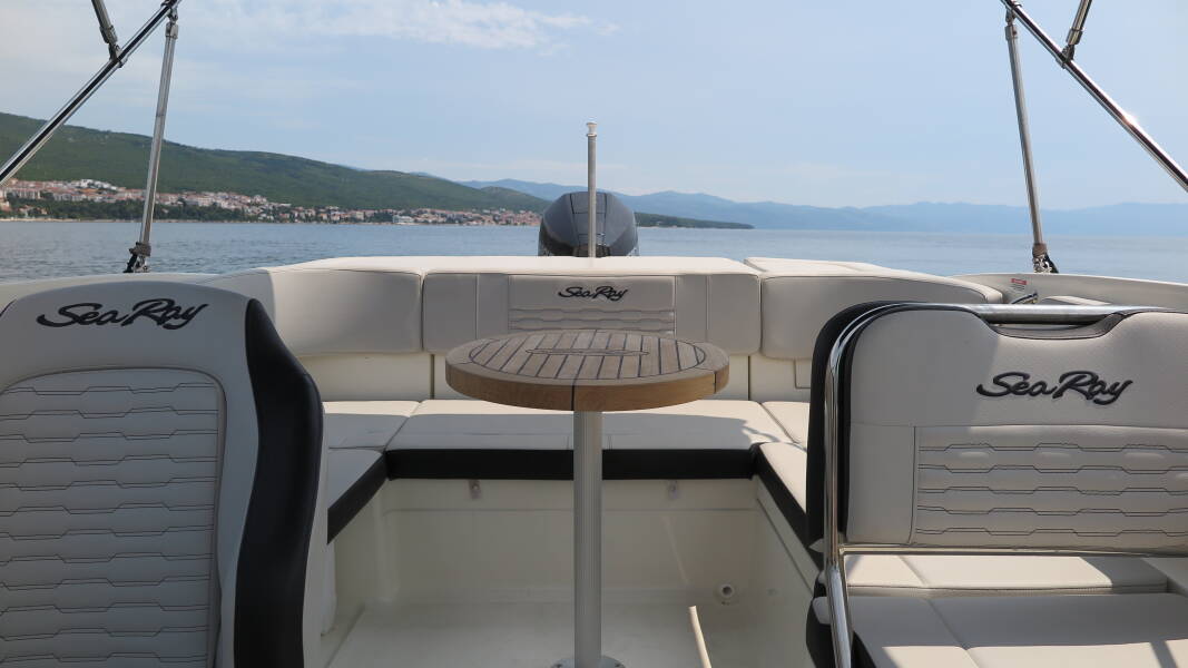 Sea Ray SPX 210 Sea Ray SPX 210
