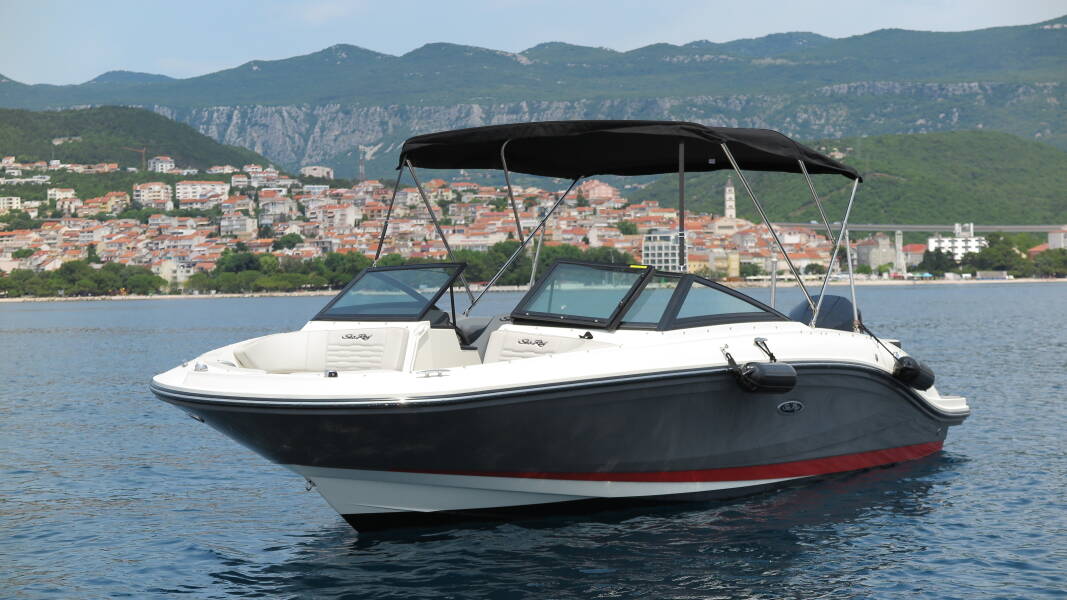Sea Ray SPX 210 Sea Ray SPX 210