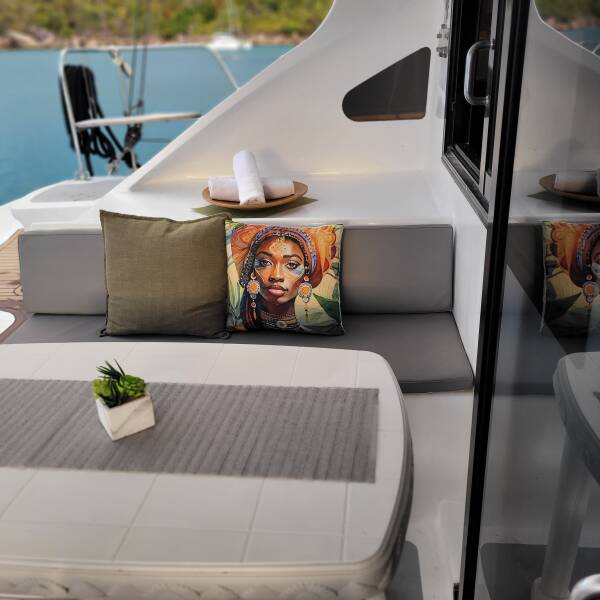 Sea-Tribe DH550 Valerie