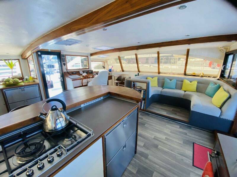 Sea-Tribe DH550 Valerie