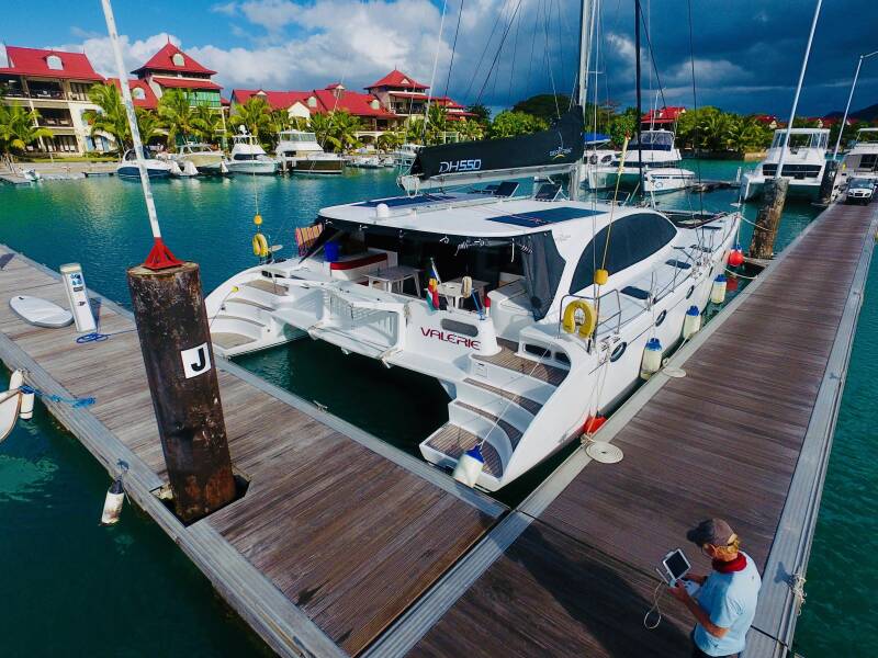 Sea-Tribe DH550 Valerie