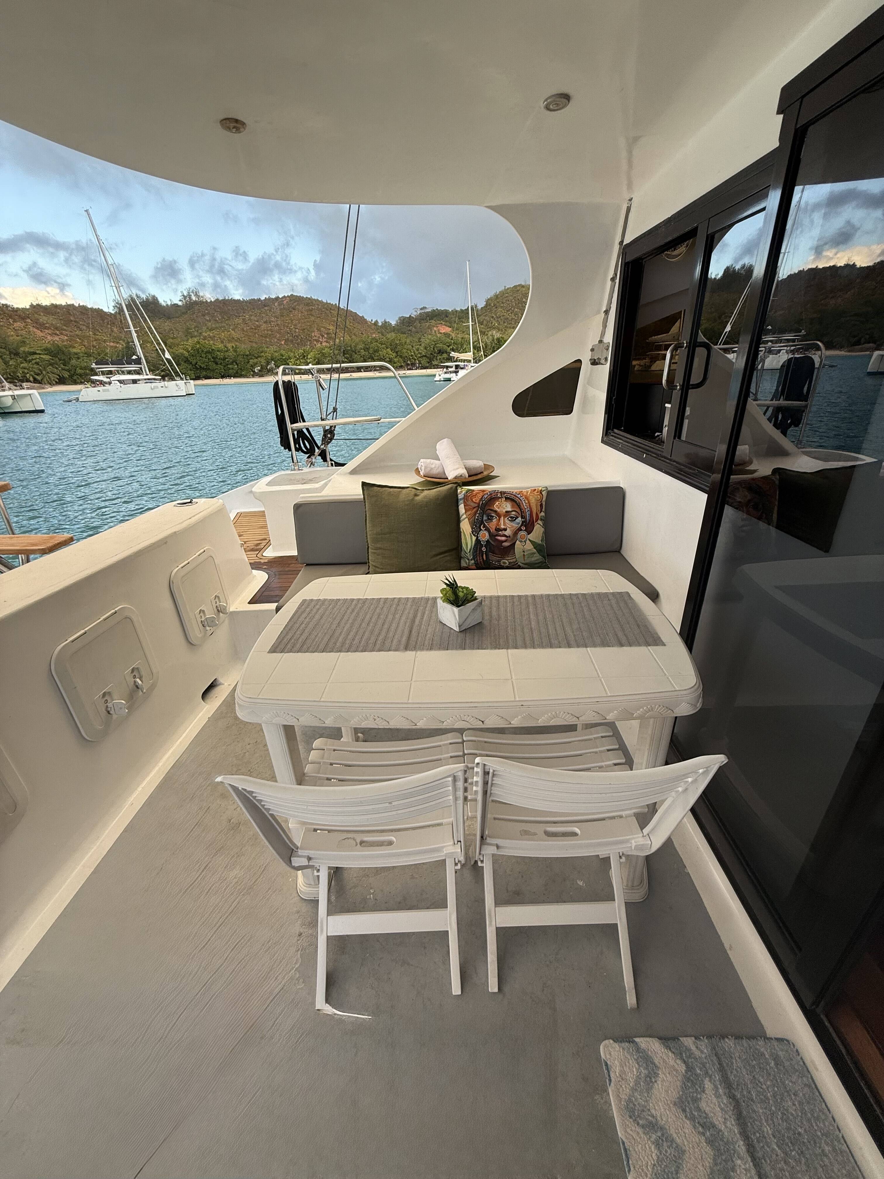 Sea-Tribe DH550 Valerie