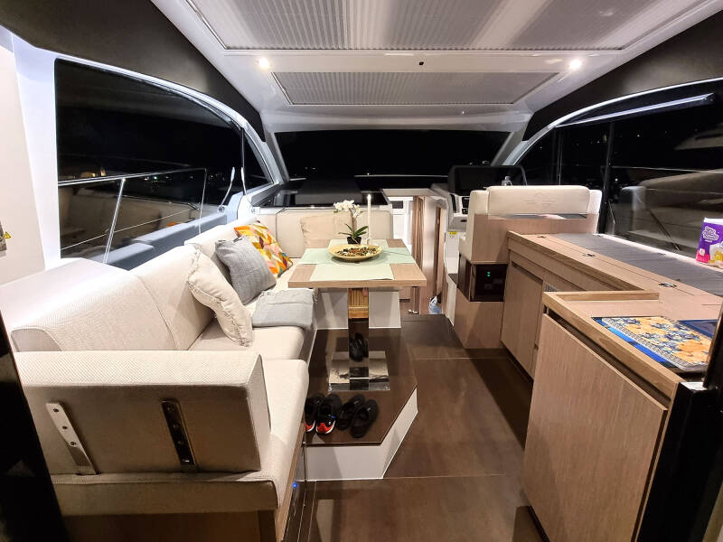 Sealine C390 Tireless