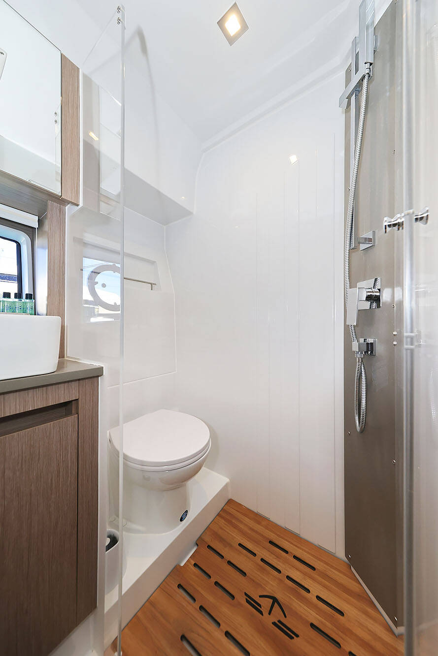 Sealine C390 Tireless