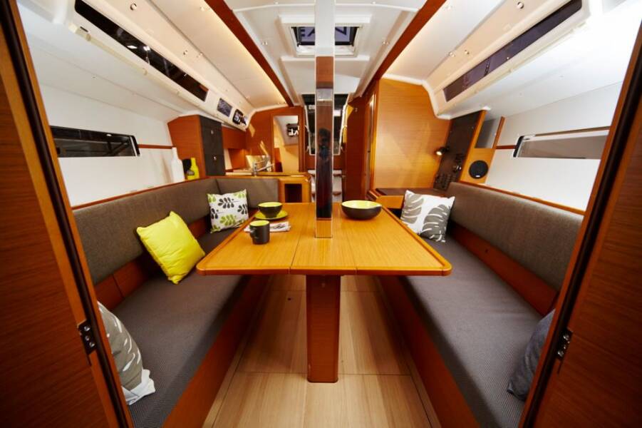 Sun Odyssey 349 Gin Tonic