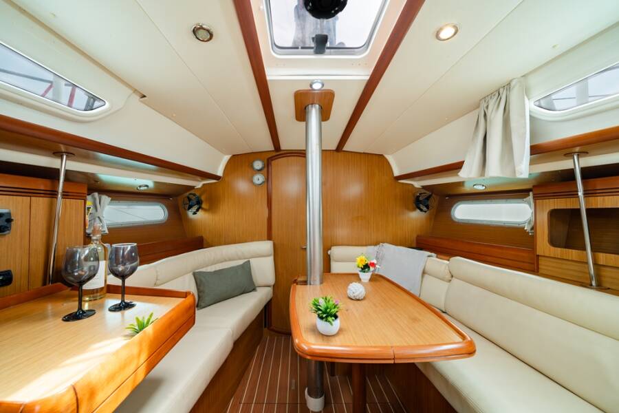 Sun Odyssey 36i Dione